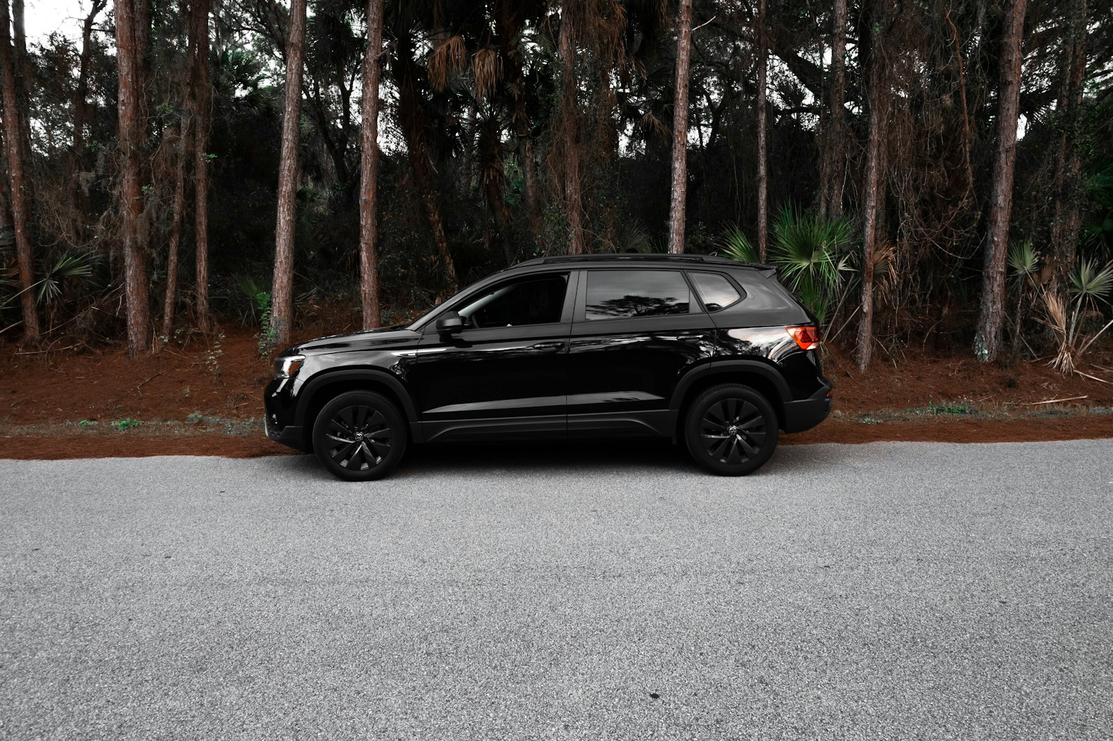 Camioneta negra de reparto
